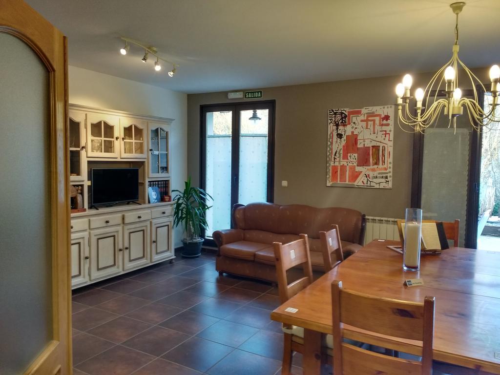 Penzion Casa Tau Larrasoana Exteriér fotografie